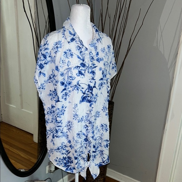 Floral Blue and White Women's Blouse - Picture 1 of 9